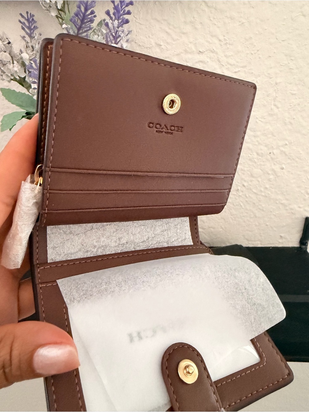 COACH Snap Wallet
In Signature Canvas - Picture 7 of 8